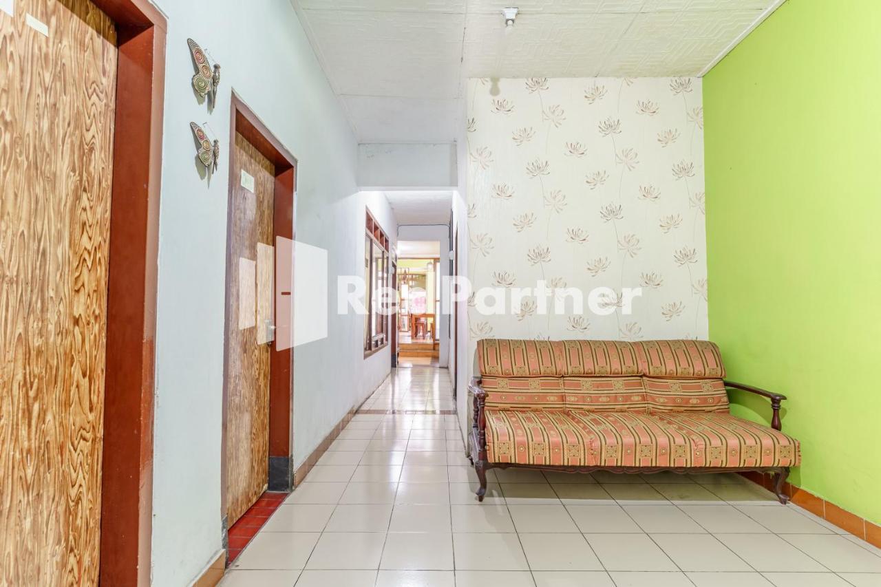Nafisa Homestay Syariah Near Jatim Park 3 Batu Mitra Reddoorz Malang Kültér fotó